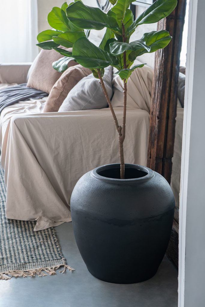 Black Winston Planter
